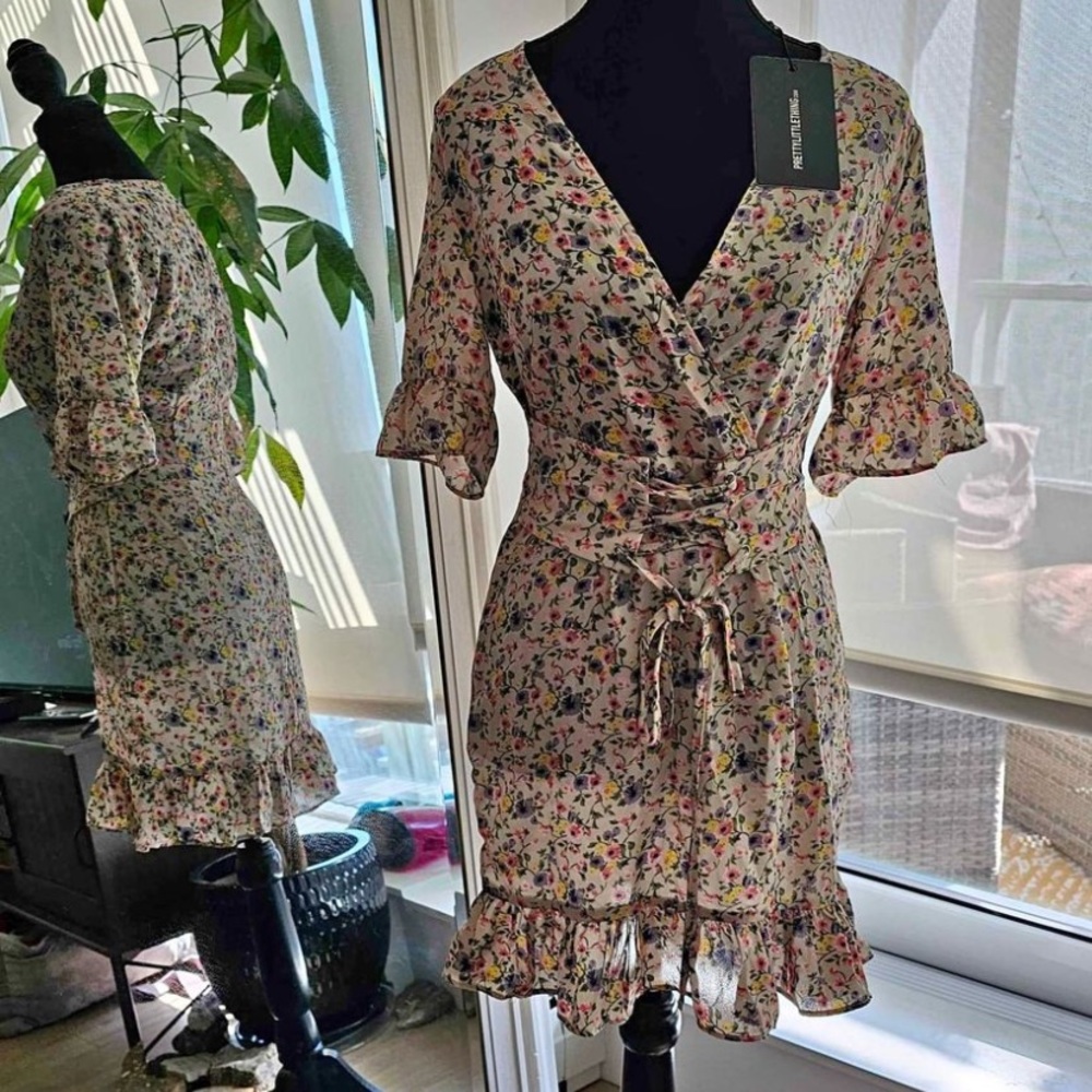 Floral Swing Mini Dress- PrettylittleThing US4